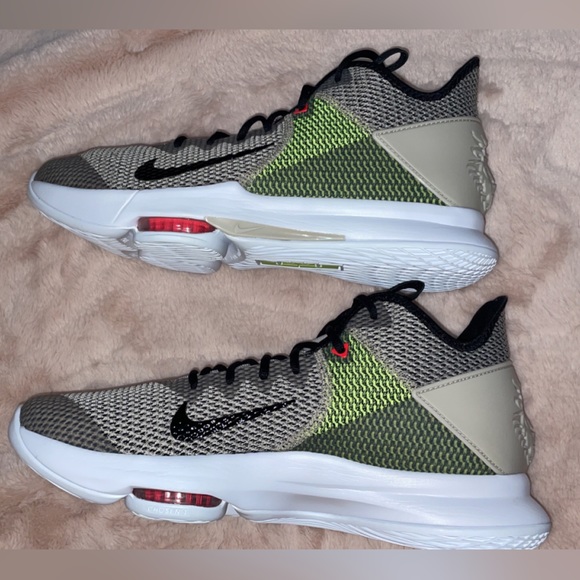FREE SHIPPING Nike Men's Lebron Witness IV Basketball Shoes Size 14 - Picture 3 of 8